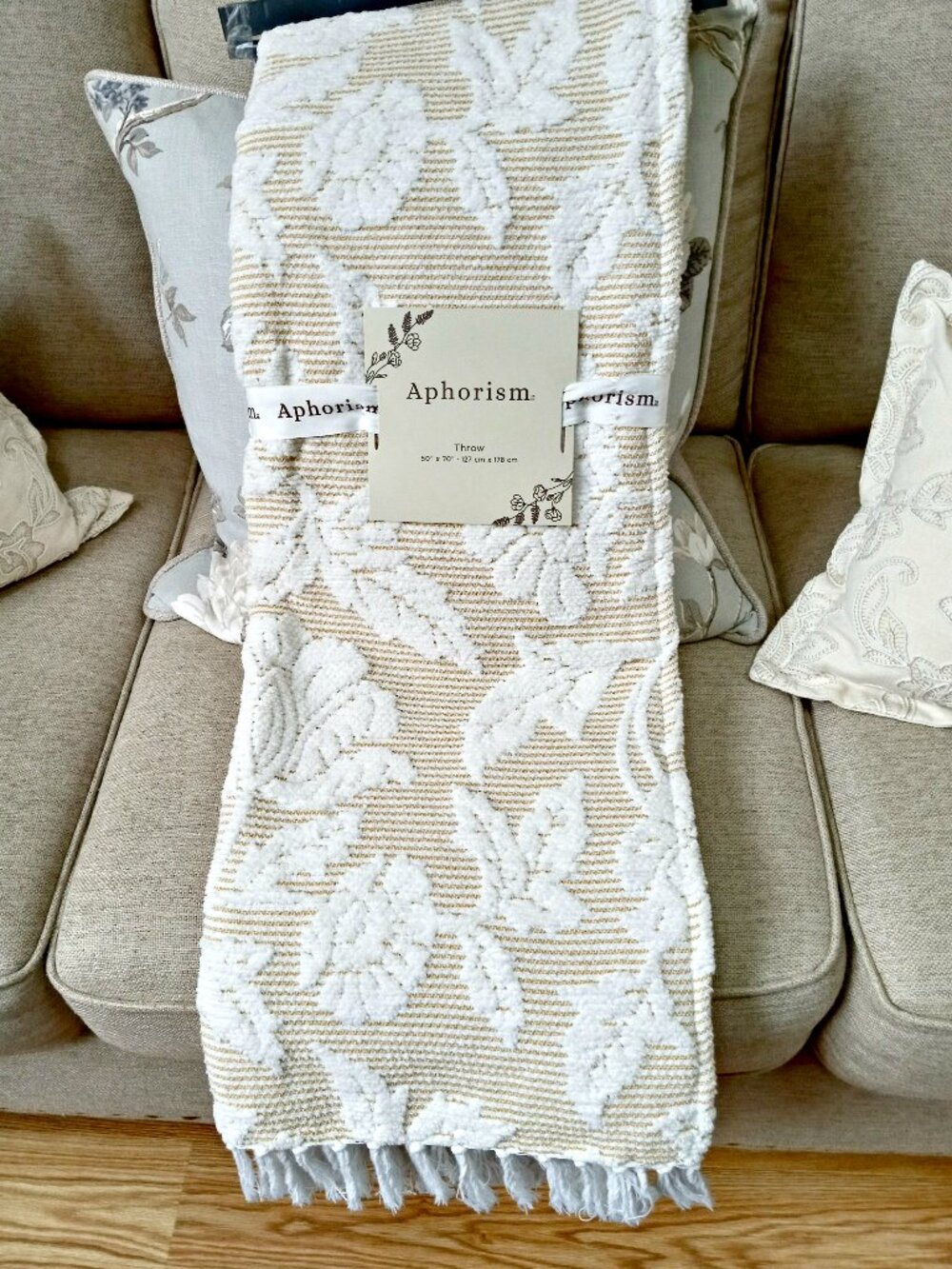 NEW! EXQUISITE APHORISM FRINGED JACQUARD THROW BLANKET